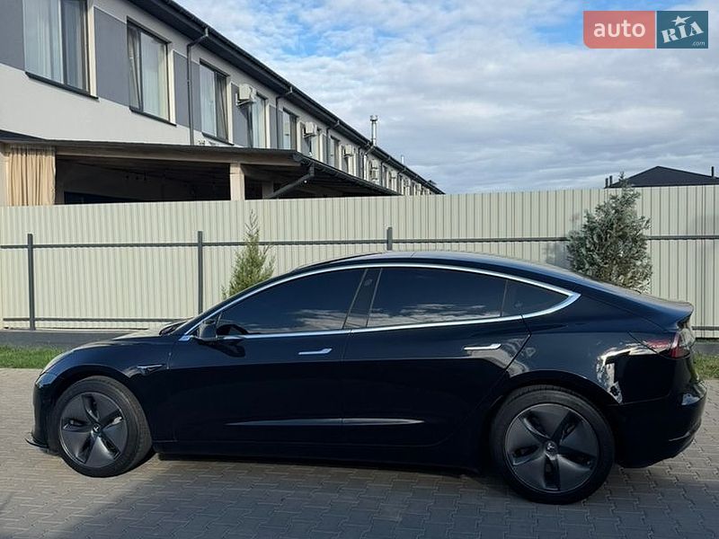 Седан Tesla Model 3 2018 в Ужгороде