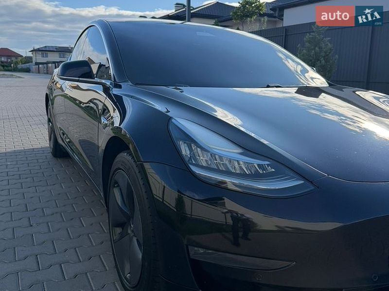 Седан Tesla Model 3 2018 в Ужгороде