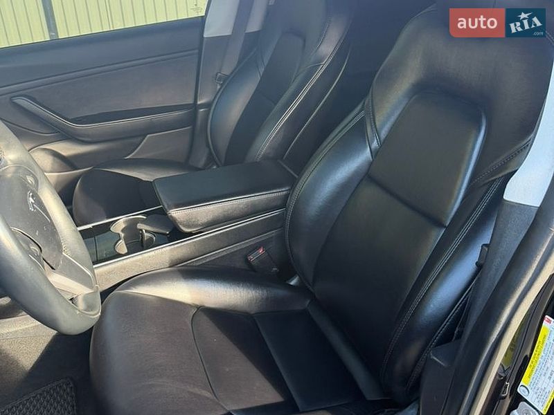 Седан Tesla Model 3 2018 в Ужгороде