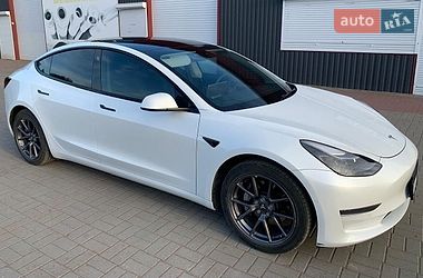 Седан Tesla Model 3 2021 в Коростене