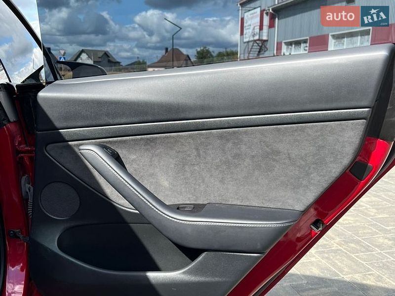 Седан Tesla Model 3 2022 в Луцке