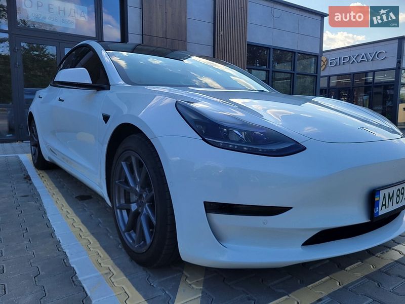 Седан Tesla Model 3 2022 в Житомирі