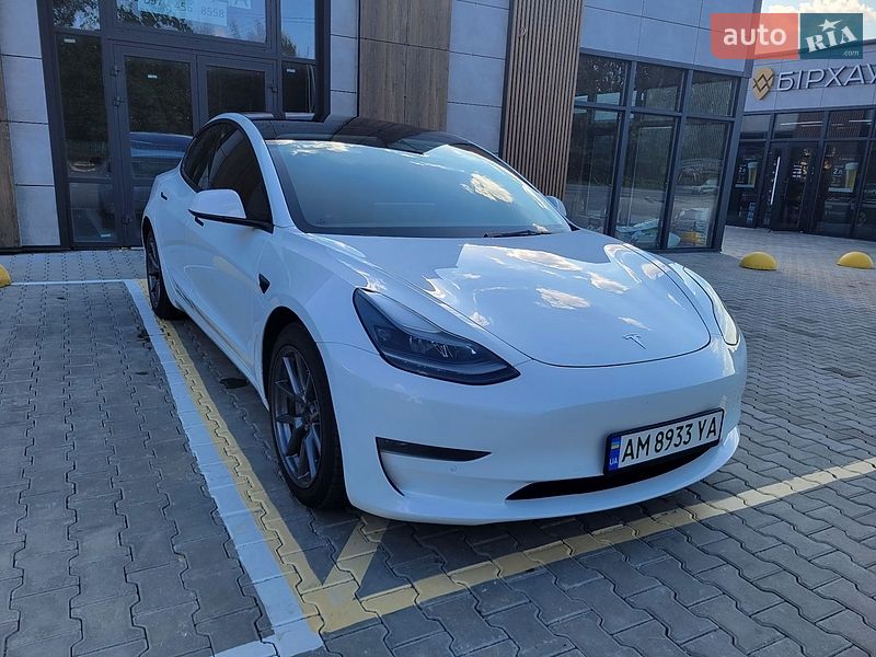 Седан Tesla Model 3 2022 в Житомирі