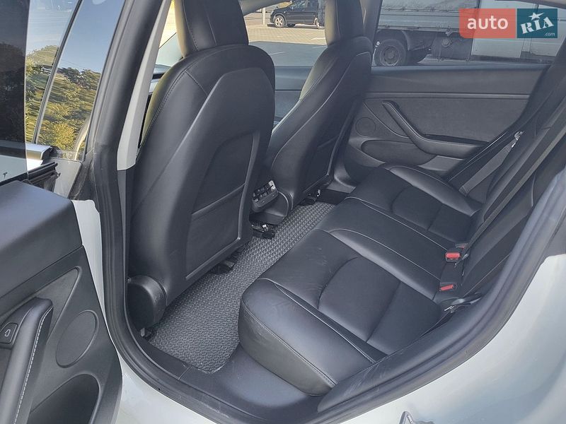 Седан Tesla Model 3 2022 в Житомирі