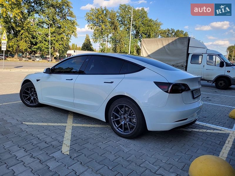 Седан Tesla Model 3 2022 в Житомирі