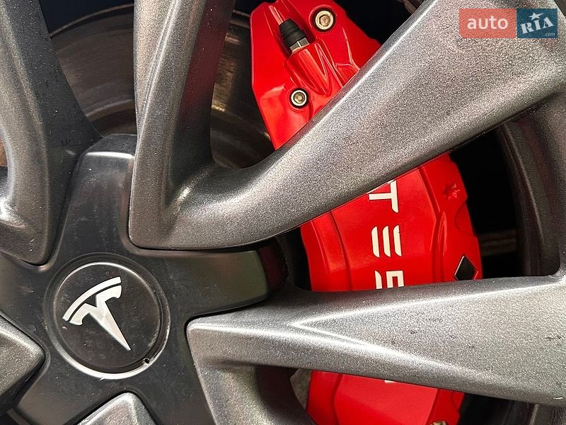 Седан Tesla Model 3 2018 в Первомайську