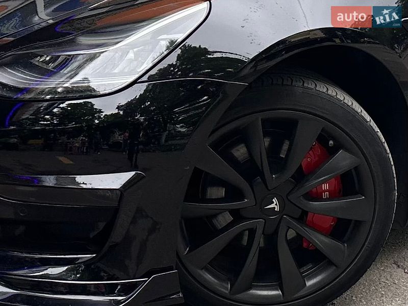 Седан Tesla Model 3 2018 в Первомайську