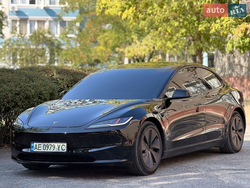 Седан Tesla Model 3 2024 в Кам'янському