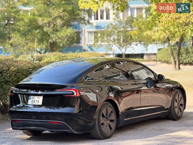 Седан Tesla Model 3 2024 в Кам'янському