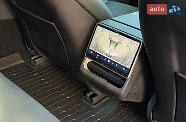 Седан Tesla Model 3 2024 в Кам'янському