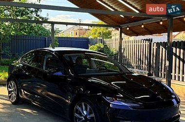 Седан Tesla Model 3 2025 в Львові