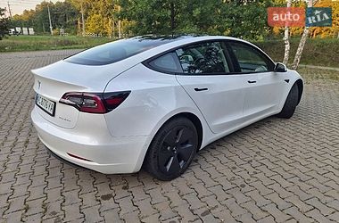 Седан Tesla Model 3 2021 в Киверцах