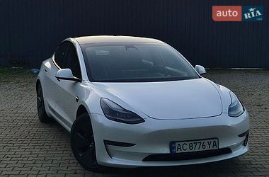 Седан Tesla Model 3 2021 в Киверцах