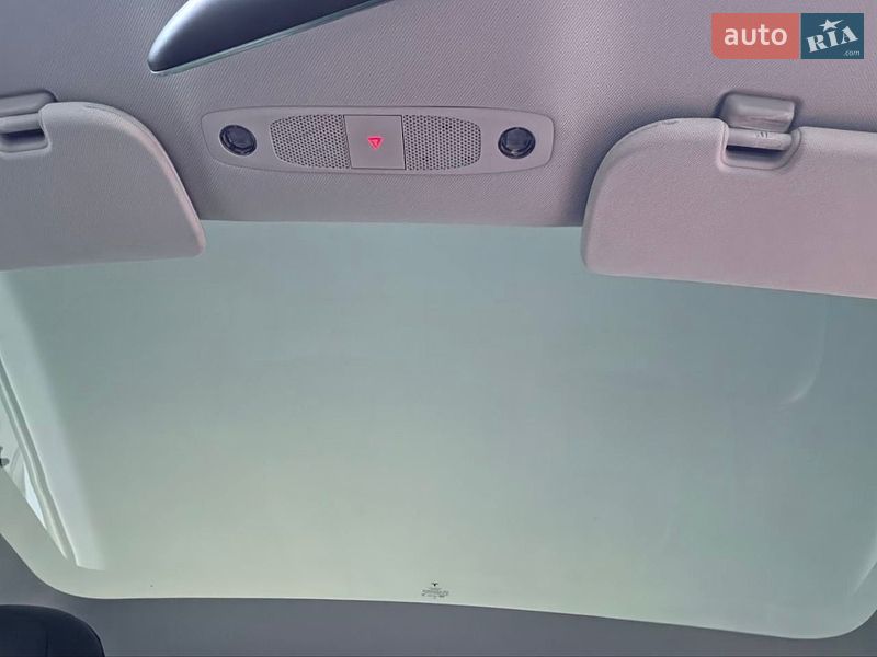 Седан Tesla Model 3 2021 в Киверцах
