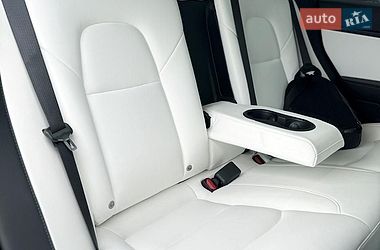 Седан Tesla Model 3 2019 в Києві