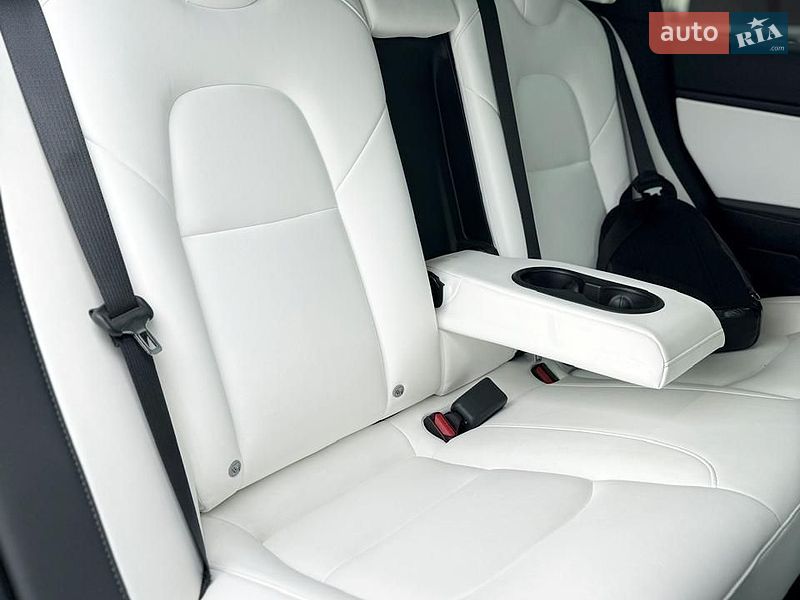 Седан Tesla Model 3 2019 в Києві