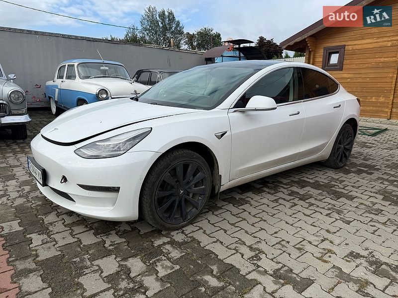 Седан Tesla Model 3 2019 в Черновцах