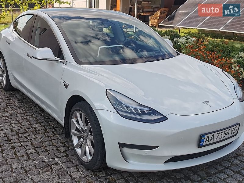 Седан Tesla Model 3 2020 в Киеве