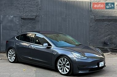 Седан Tesla Model 3 2018 в Киеве