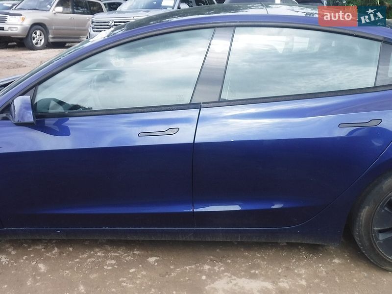 Седан Tesla Model 3 2025 в Киеве