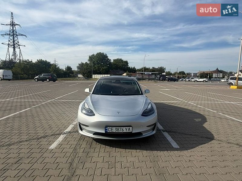 Седан Tesla Model 3 2018 в Черновцах