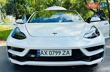 Седан Tesla Model 3 2021 в Киеве