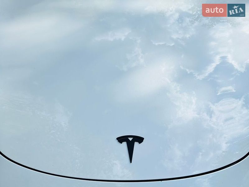 Седан Tesla Model 3 2021 в Киеве