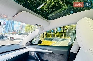 Седан Tesla Model 3 2021 в Киеве