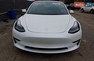 Седан Tesla Model 3 2023 в Львове