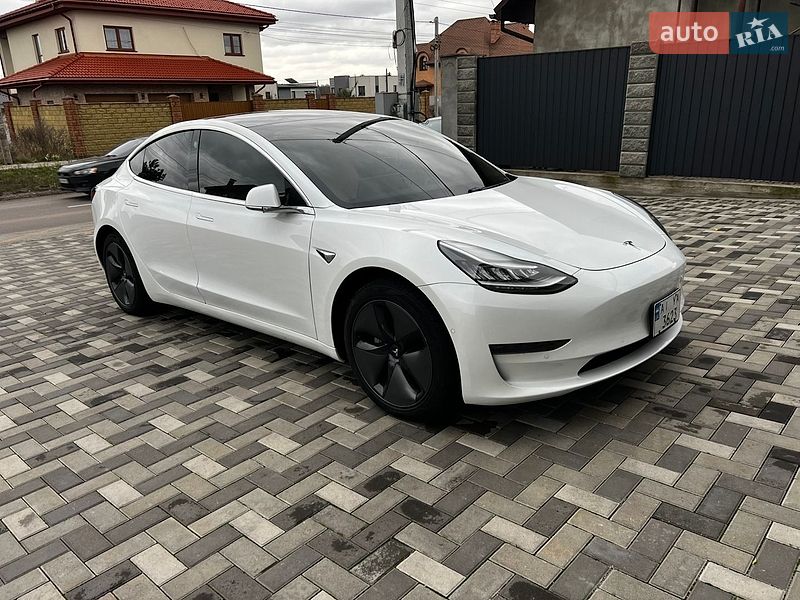 Седан Tesla Model 3 2019 в Києві