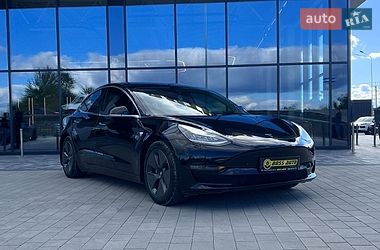 Седан Tesla Model 3 2018 в Львове