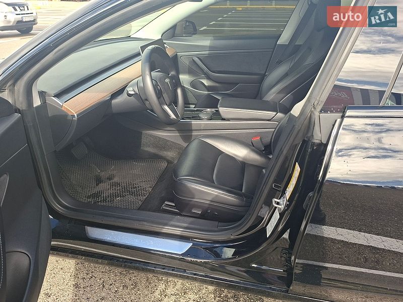 Седан Tesla Model 3 2020 в Киеве