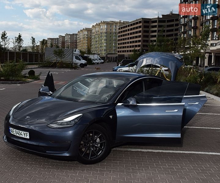 Седан Tesla Model 3 2019 в Киеве
