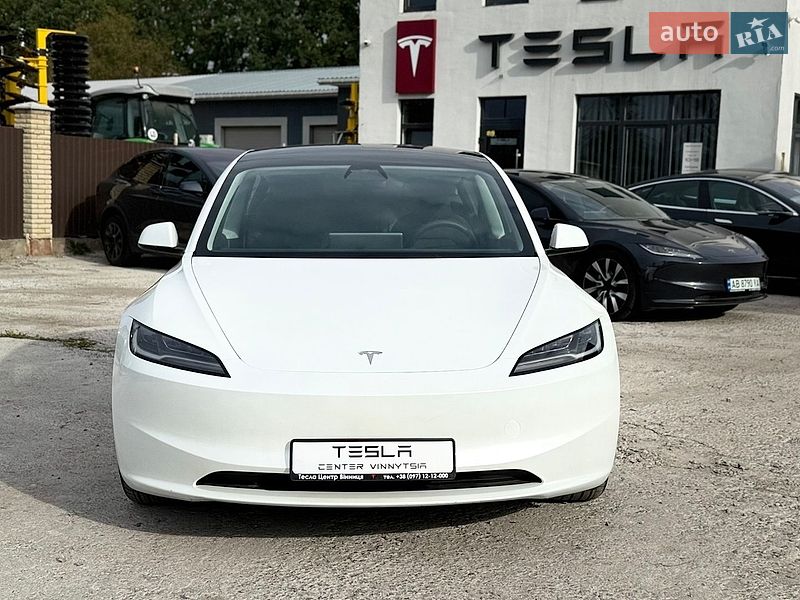 Tesla Model 3 2024