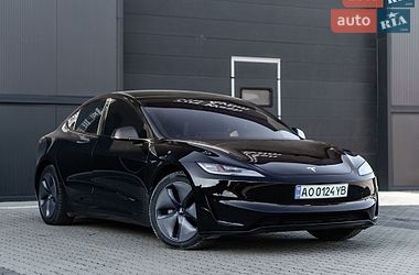 Седан Tesla Model 3 2025 в Ужгороде Седан Tesla Model 3 2025 в Ужгороде