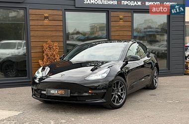 Седан Tesla Model 3 2023 в Шептицькому