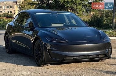Седан Tesla Model 3 2024 в Львове