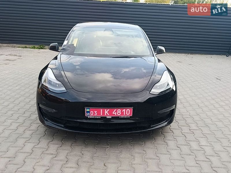 Седан Tesla Model 3 2023 в Луцке