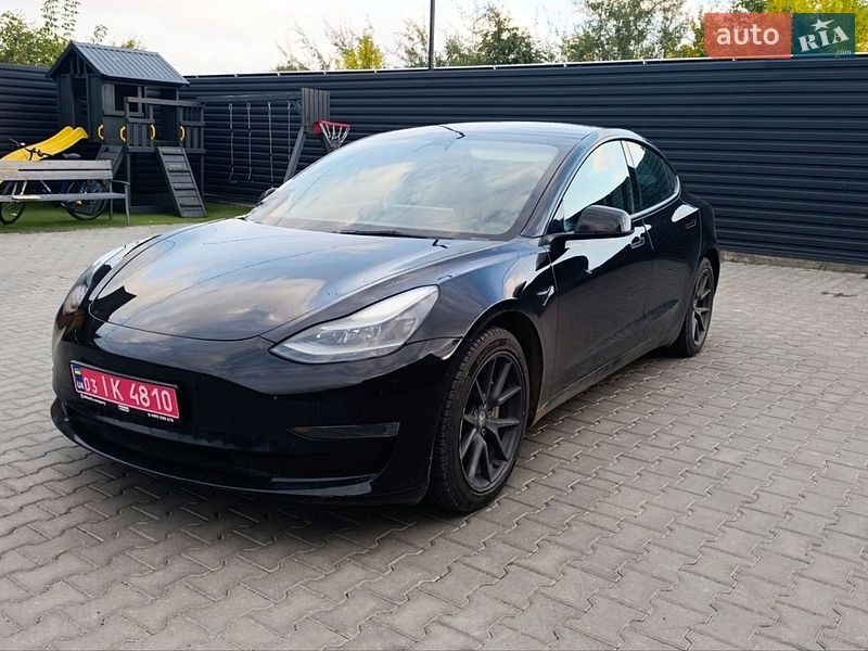 Седан Tesla Model 3 2023 в Луцке