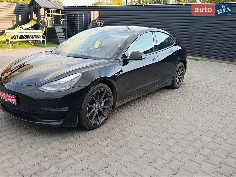 Седан Tesla Model 3 2023 в Луцке