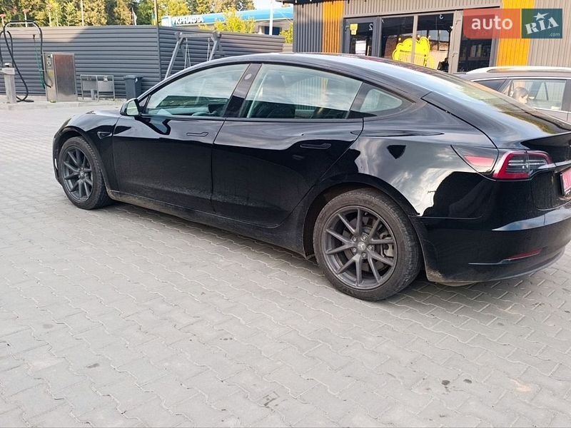Седан Tesla Model 3 2023 в Луцке