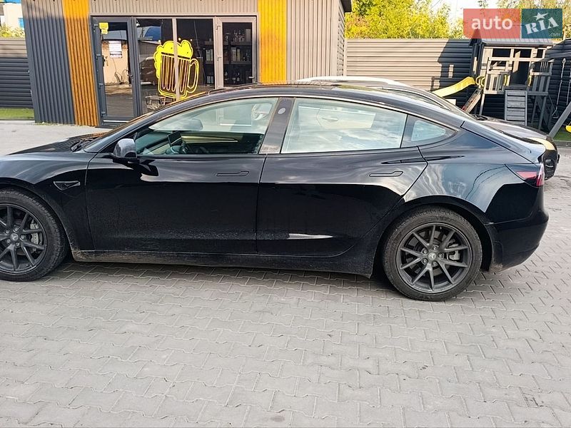Седан Tesla Model 3 2023 в Луцке