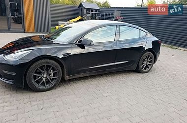 Седан Tesla Model 3 2023 в Луцке