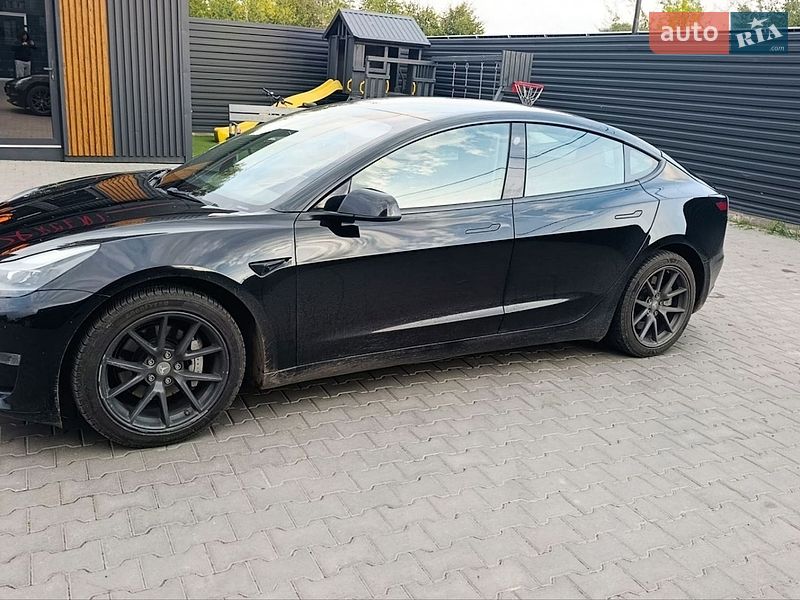 Седан Tesla Model 3 2023 в Луцке