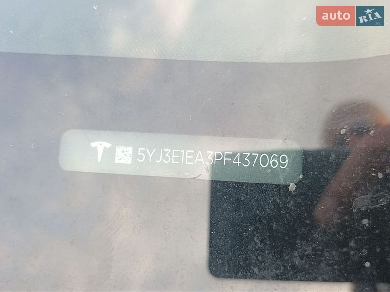 Седан Tesla Model 3 2023 в Луцке
