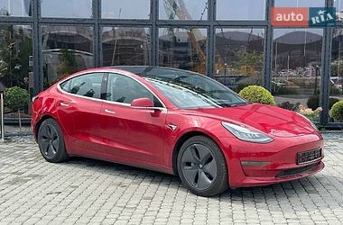 Седан Tesla Model 3 2018 в Львове