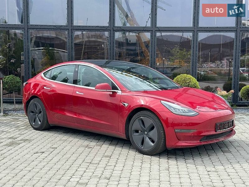 Седан Tesla Model 3 2018 в Львове