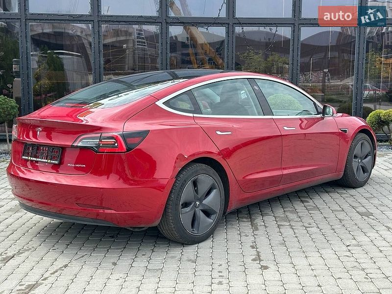 Седан Tesla Model 3 2018 в Львове