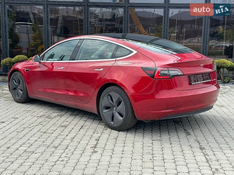 Седан Tesla Model 3 2018 в Львове