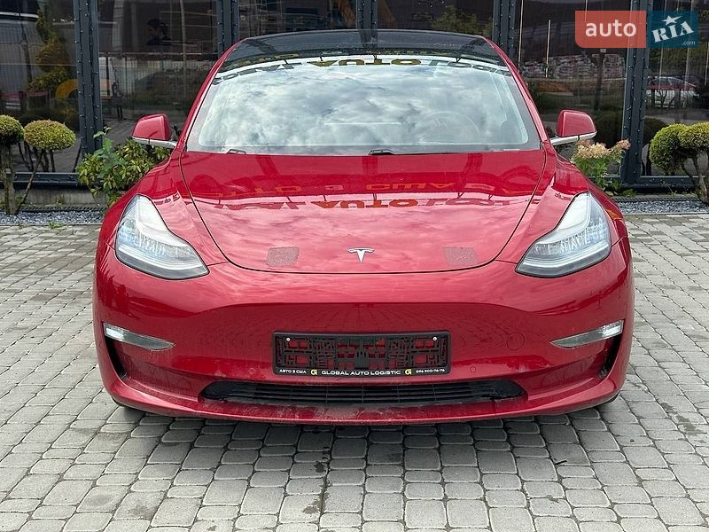 Седан Tesla Model 3 2018 в Львове